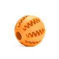 Bola de borracha na cor laranja para cachorros, com textura que inclui picos e faixas entrelaçadas. Possui uma abertura lateral, funcional para rechear com petiscos, ideal para jogos interativos e para manter a saúde dental dos cães.