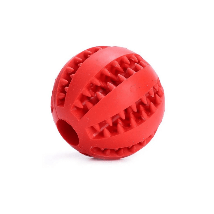 Bola de borracha vermelha para cachorros, com um design inovador de saliências triangulares e faixas cruzadas para massagem gengival e entretenimento. A bola tem um orifício proeminente, permitindo que seja recheada com petiscos, promovendo brincadeira interativa e cuidado dental para os cães.